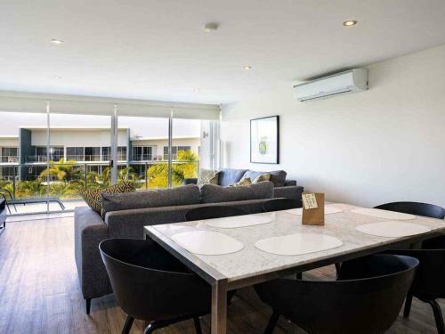 Resort Style Apartment In Hope Island