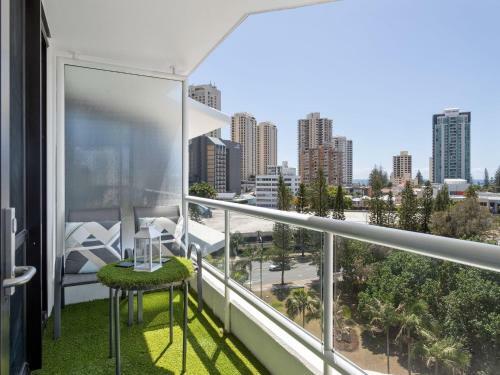 Surfers Plaza Resort 2 Bedroom Apartment With View