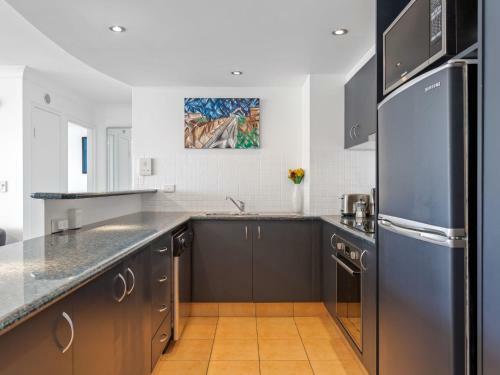 Surfers Plaza Resort 2 Bedroom Apartment With View