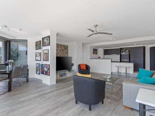 Surfers Plaza Resort 2 Bedroom Apartment With View
