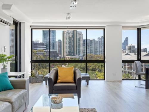 Surfers Plaza Resort 2 Bedroom Apartment With View