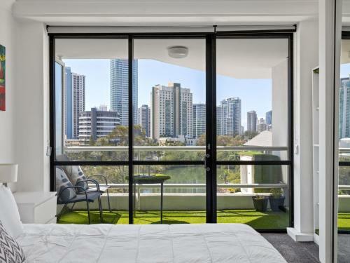 Surfers Plaza Resort 2 Bedroom Apartment With View