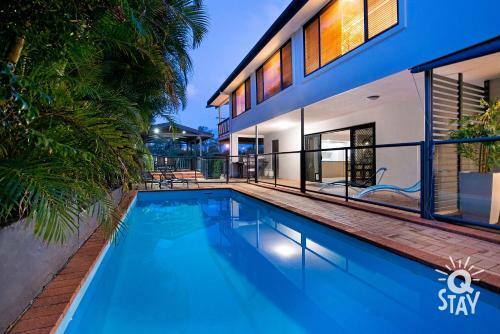 Broadbeach Waters 7 Bedroom Home With Pool - Qstay