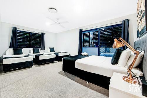 Broadbeach Waters 7 Bedroom Home With Pool - Qstay
