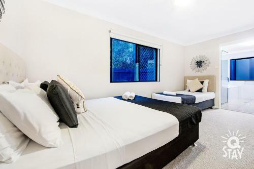 Broadbeach Waters 7 Bedroom Home With Pool - Qstay