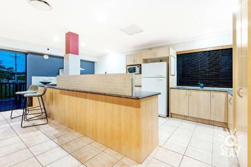 Broadbeach Waters 7 Bedroom Home With Pool - Qstay