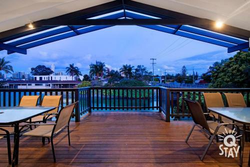 Broadbeach Waters 7 Bedroom Home With Pool - Qstay