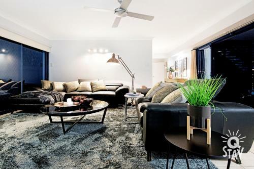 Broadbeach Waters 7 Bedroom Home With Pool - Qstay
