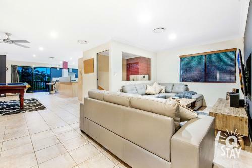 Broadbeach Waters 7 Bedroom Home With Pool - Qstay