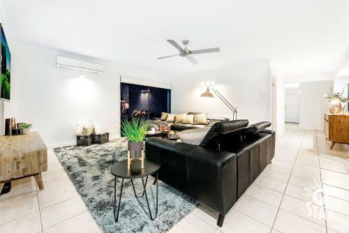 Broadbeach Waters 7 Bedroom Home With Pool - Qstay