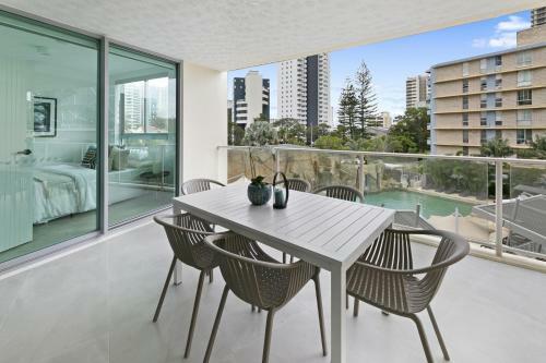 3 Bedroom Wow Factor Executive Apartment - Wings Resort Surfers Paradise