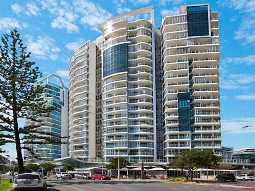 Reflections Tower 2 Unit 401 - Beachfront, Views And In A Great Location