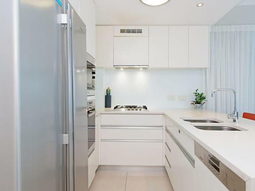 Reflections Tower 2 Unit 401 - Beachfront, Views And In A Great Location