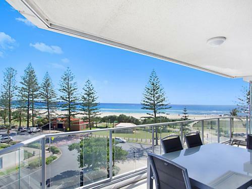Reflections Tower 2 Unit 401 - Beachfront, Views And In A Great Location