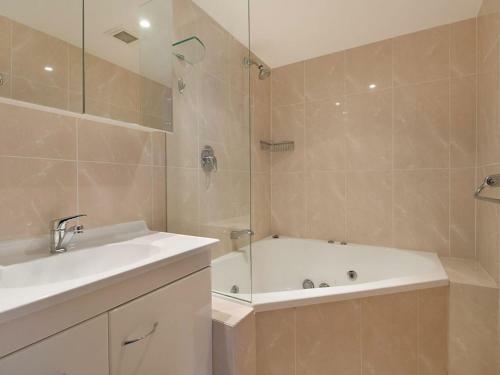Kooringal Unit 17 - Panoramic Ocean Views From This 5th Floor Apartment