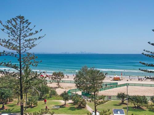 Kooringal Unit 17 - Panoramic Ocean Views From This 5th Floor Apartment