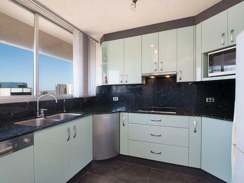 Kooringal Unit 17 - Panoramic Ocean Views From This 5th Floor Apartment