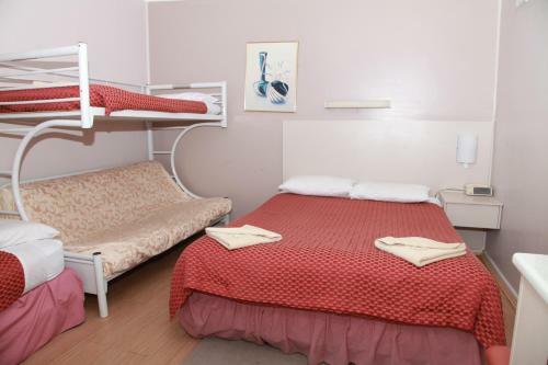 Hillview Motel