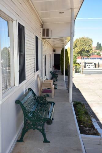 Hillview Motel