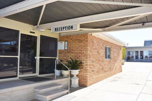Hillview Motel