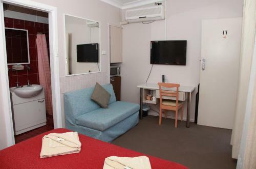 Hillview Motel