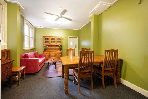 Hotel Commercial Travellers House