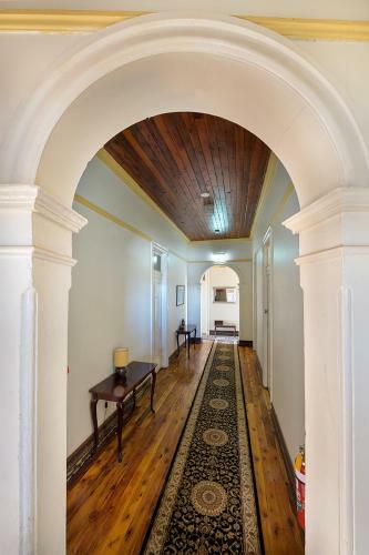 Hotel Commercial Travellers House