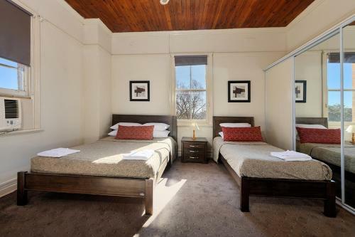 Hotel Commercial Travellers House