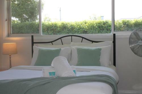 Seaside Apartment Huskisson Jervis Bay With Private Sunny Garden