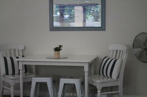 Seaside Apartment Huskisson Jervis Bay With Private Sunny Garden