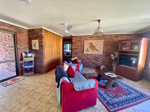 Bromeliads Unit 2 7 Ballanda Crescent