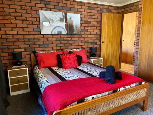 Bromeliads Unit 2 7 Ballanda Crescent