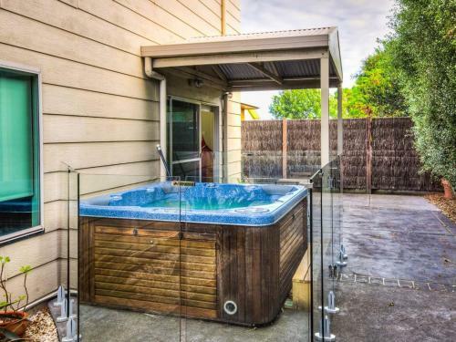 Cuttriss By The Beach