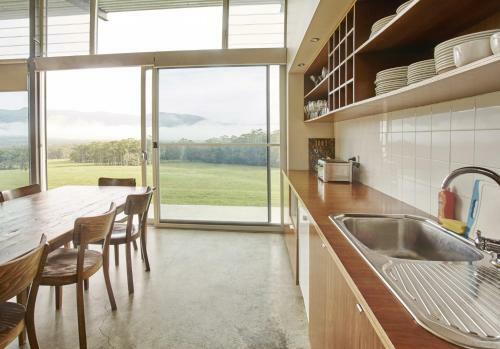 Bundaleer - Architect Designed, Stunning Views!