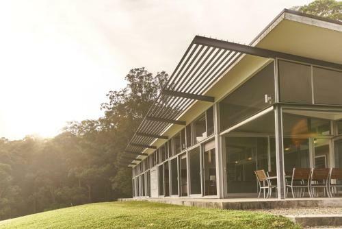 Bundaleer - Architect Designed, Stunning Views!