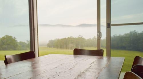 Bundaleer - Architect Designed, Stunning Views!