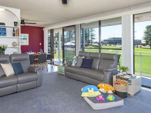 At The Beach - Kiama Surf Beach At Your Doorstep