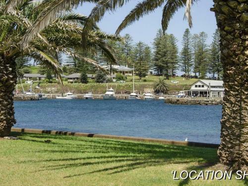 At The Beach - Kiama Surf Beach At Your Doorstep