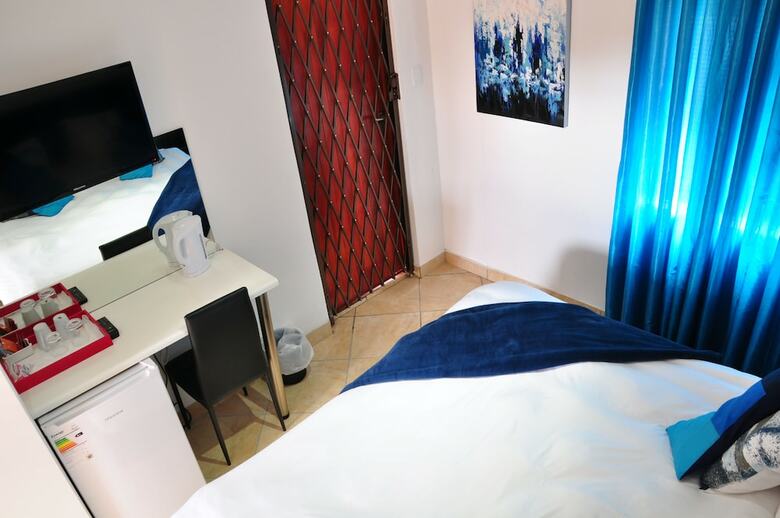 Hostal Me Casa Guest House