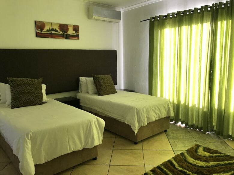 Hostal Me Casa Guest House