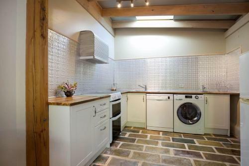 Little Haven Leura Cottage With Spa And Log Fire