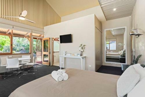 Lara Short Stays Homestead Hideaway