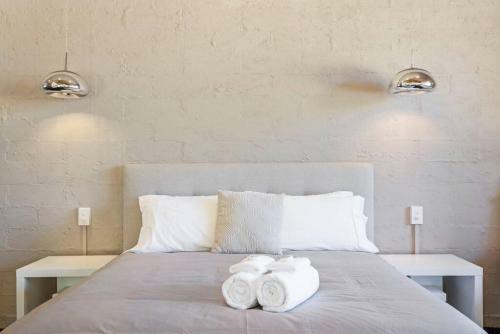 Lara Short Stays Homestead Hideaway