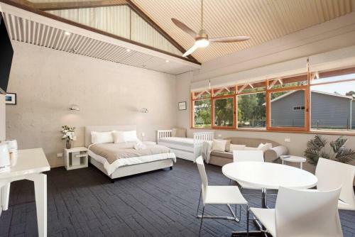 Lara Short Stays Homestead Hideaway