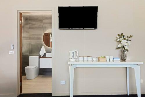Lara Short Stays Homestead Hideaway