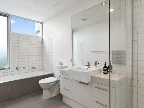 Point Grey Apartment 2 - Ocean Views With Wifi