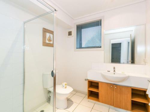 Apartment 10 Pacific Apartments - Free Wifi!