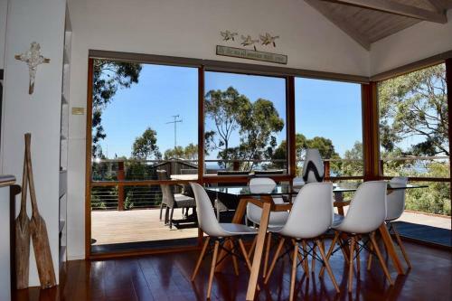 Stunning Beach Views, 4 Bed, Sleeps 8, Pool Table, Wifi- Lorne