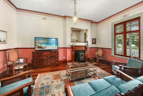 Currawong House Maleny Georgian Style Manor