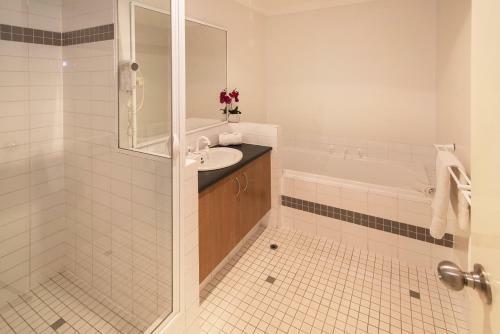 Apartment 115 - Located On The Main Street